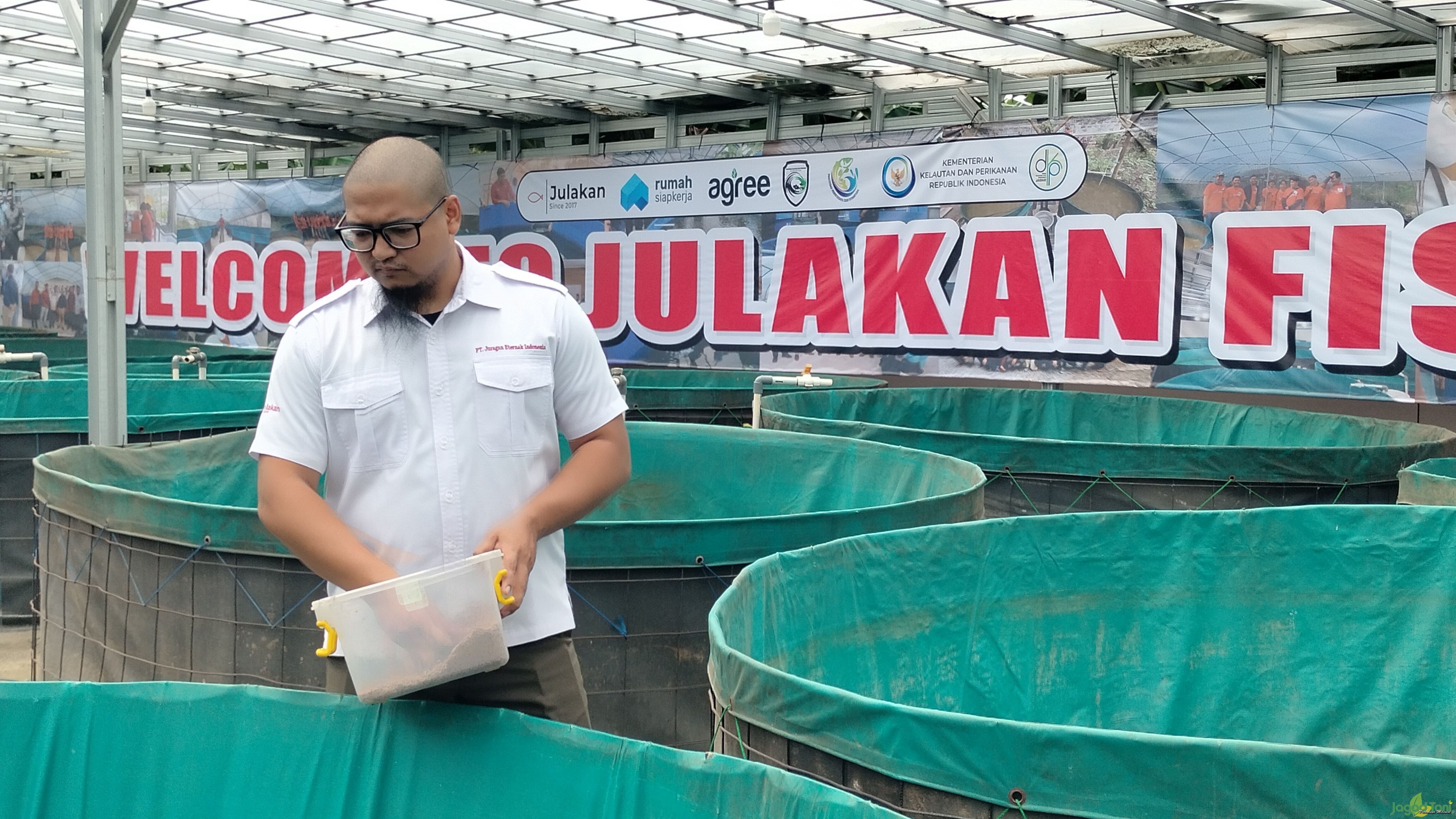 Muhammad Gandara Ichsan Nugraha pemilik Julakan Fish Farm 