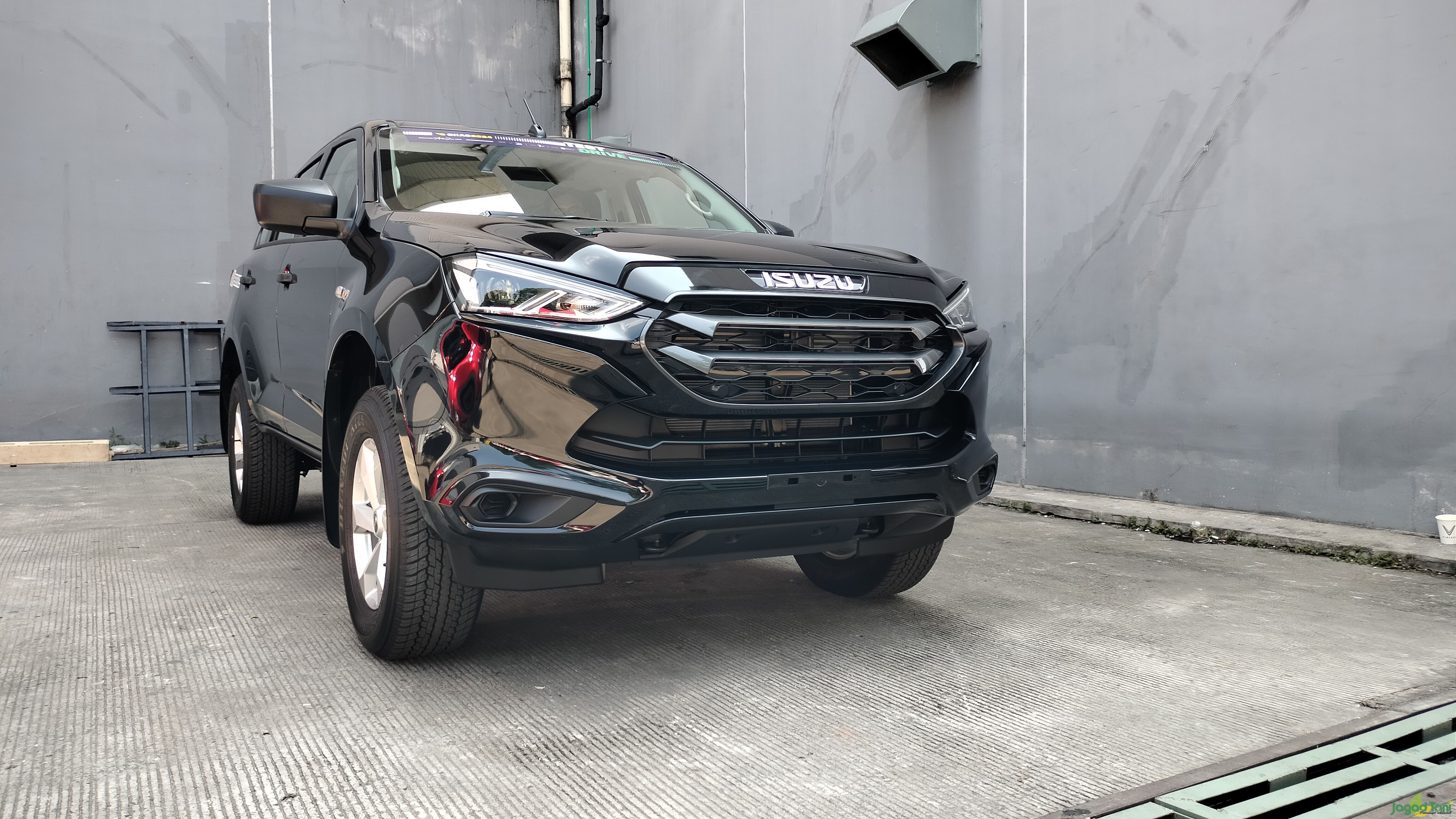 All New Isuzu mu-X 4x4 andalan juragan perkebunan 