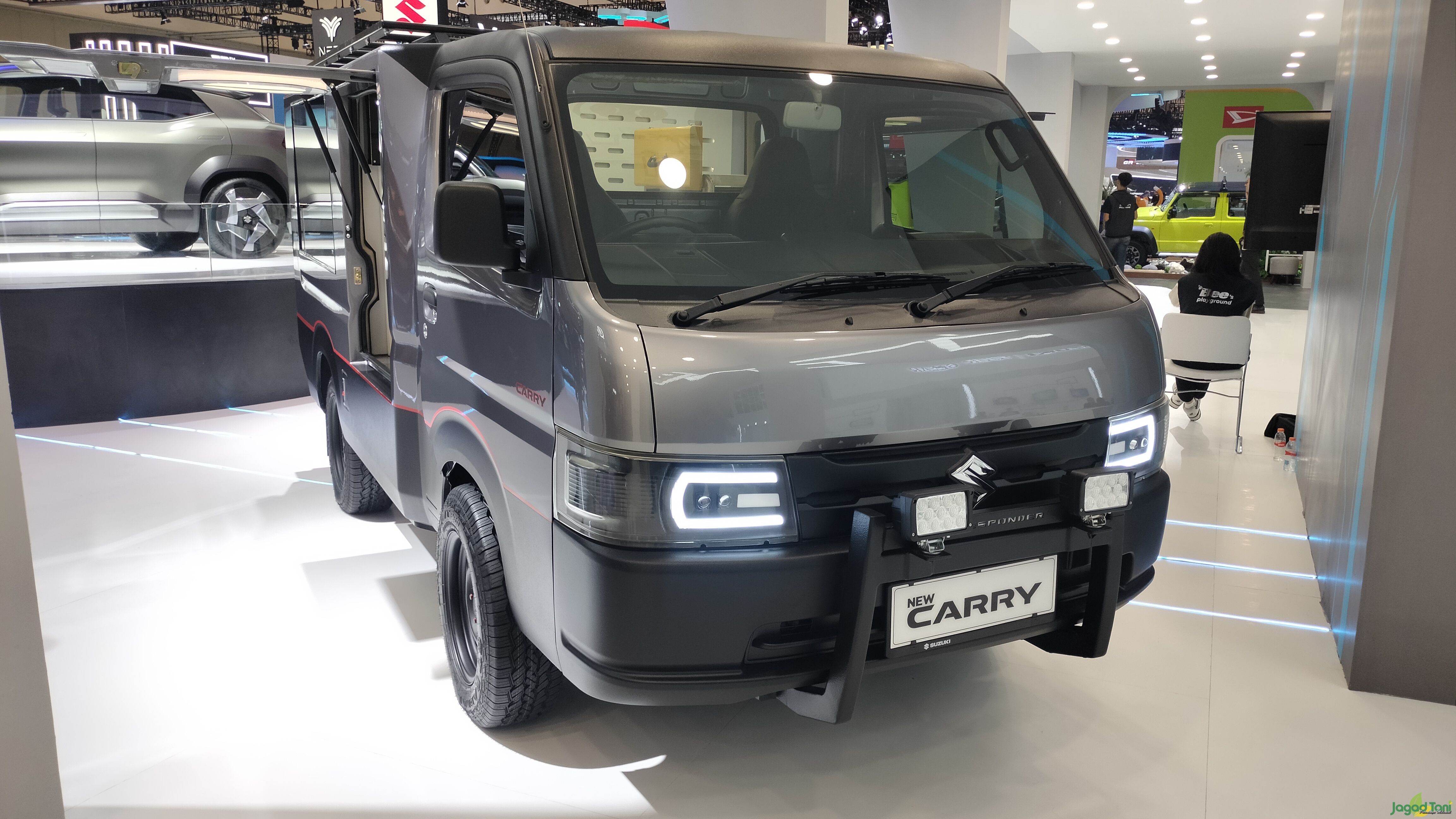 Suzuki Carry dengan inovasi sebagai charger car 