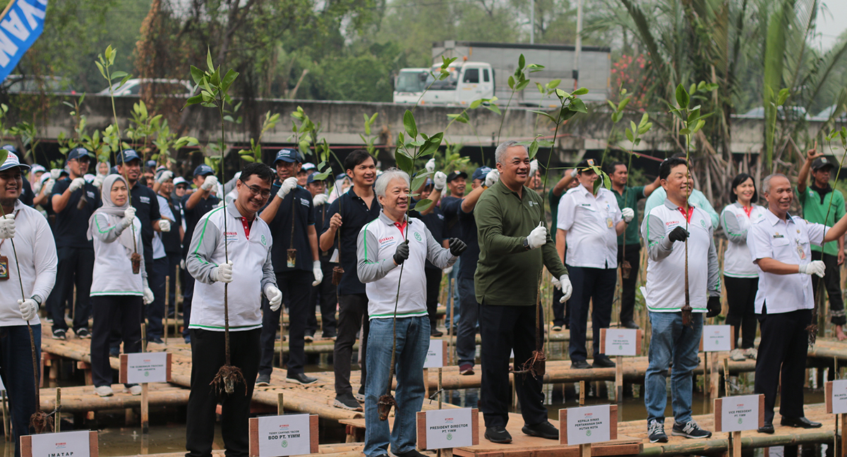 Yamaha Motor Indonesia Upayakan Reduksi Emisi Karbon Melalui CSR Penanaman Mangrove di Berbagai Daer