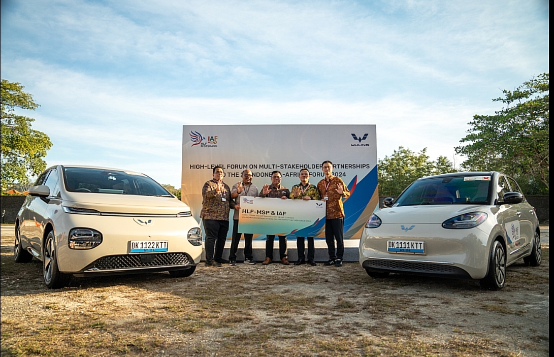 Upacara serah terima kendaraan listrik Wuling pada HLF-MSP & 2nd IAF 2024