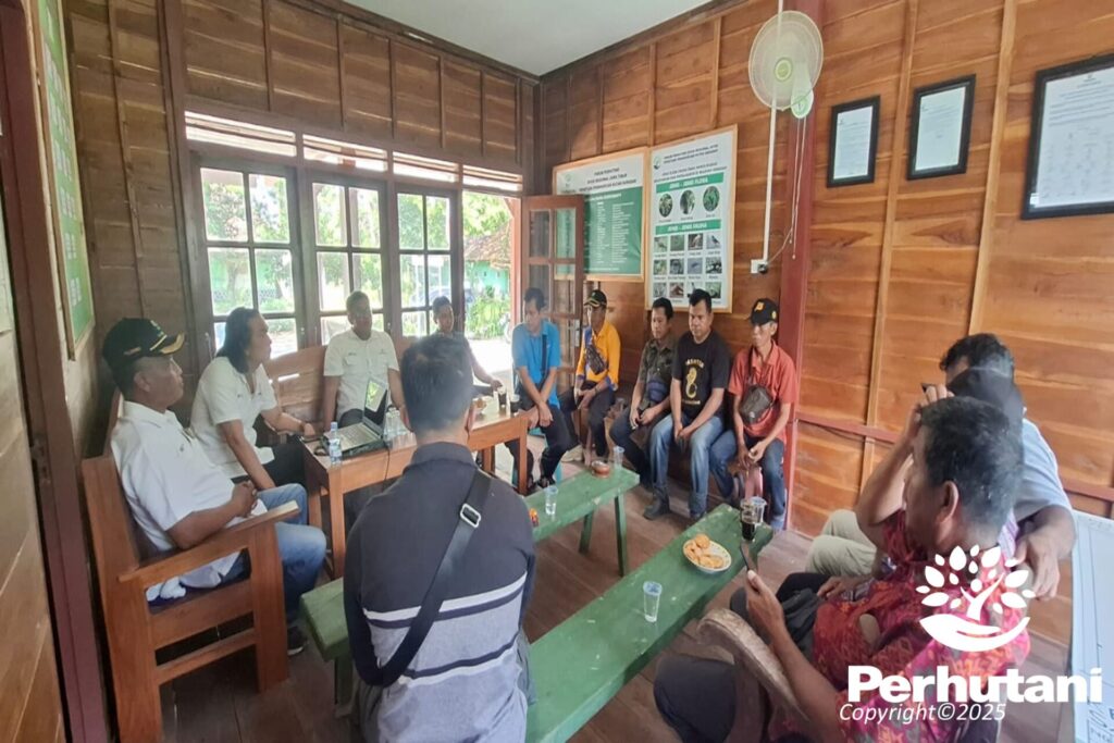 Perhutani KPH Saradan Fasilitasi Kemitraan Petani Tebu Hutan dan PG Rejoagung Perhutani KPH Saradan Fasilitasi Kemitraan Petani Tebu Hutan dan PG Rejoagung