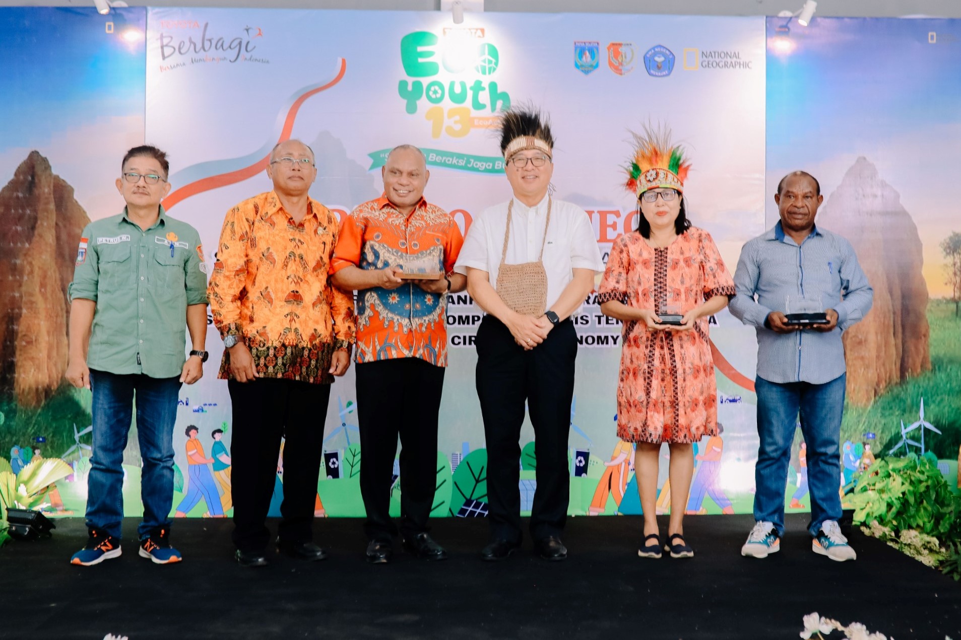 Presdir TMMIN Sambangi SMAN 3 Merauke Papua Selatan Dalam Rangka Genba TEY ke-13 Toyota Indonesia Presdir TMMIN Sambangi SMAN 3 Merauke Papua Selatan Dalam Rangka Genba TEY ke-13 Toyota Indonesia
